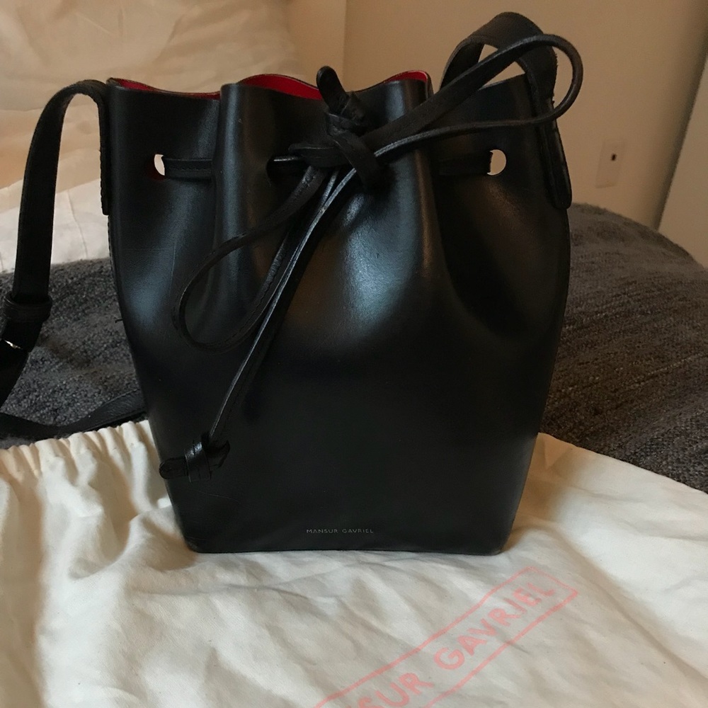 Mansur Gavriel mini mini bucket bag (black/red)